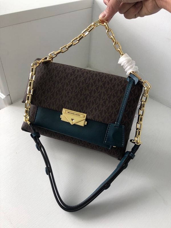 マイケルコースバッグ背面デザイン